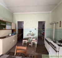 A kitchen in a family house with classic furnishings in soft pastel colors.