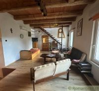 Living space of a family house with wooden beams and a floor with a wooden decor.