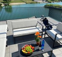 A terrace with a view of the lake in a 2-room apartment on Golfová Street in Hrubá Borša.