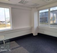 Offices with carpet and large windows, view of the exterior.