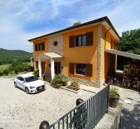 Villa on G. Puccini Street in Perugia with countryside in the background.