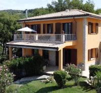 A villa on G. Puccini Street in Perugia with a terrace and green gardens.