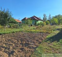 Gardens in Bruty with a house surrounded by greenery and cultivated land.