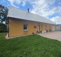 A family house on Košariská Street in Oščadnica with a lawn and a paved terrace.