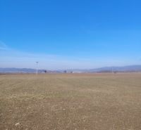 The vast fields in Šarišské Michaľany offer plots for living with a view of the mountains.