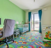 A children's room in a 3-room apartment with bright colors and a playful carpet with motifs.