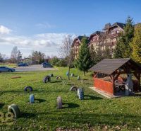 Parking and gazebo in a green environment near a 2-room apartment in Veľká Lomnica.