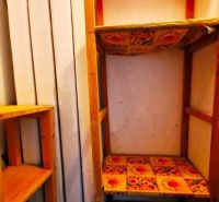 Wooden shelves with a floral pattern, an ideal storage solution for a studio apartment.