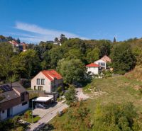 A family house in Bratislava on Koliba, in Vtáčie údolie street, surrounded by greenery.