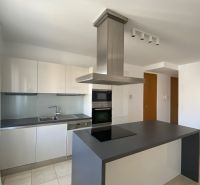 A kitchen in a 3-room apartment on Hlboká Street, with modern equipment and an island.
