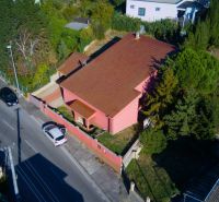 A top view of a family house on Chmeľová dolina in Zobor with a landscaped garden.