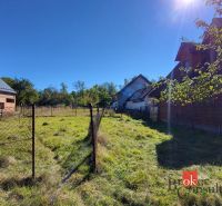 Land with grass, fencing, and an unfinished family house in Žiar.