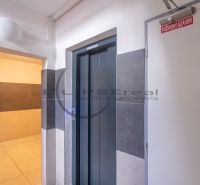 The entrance area with an elevator in the 3-room apartment includes security and fire doors.