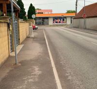 The road on Veľkoblahovská in Dunajská Streda leads to a supermarket.