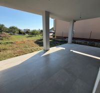 The terrace of a family house on Hlavná Street in Preseľany with a view of the garden.