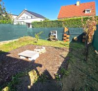 The garden of a family house on Kupeckého Street in Piešťany with a lawn and fencing.