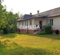 A family house in Vyšné Ladičkovce on Vyšné Ladičkovce Street with a grassy yard and trees.