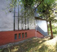 A family house in Humenné in the Poľana housing estate with a brick facade and a garden.