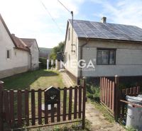 A family house in Volica on Volica Street with a garden and simple fencing.