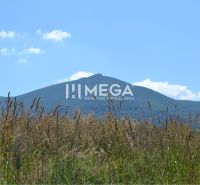 Land - housing in Zemplínske Hámre with a mountain view and blue sky in the background.