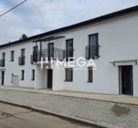 White apartment building on Pod hradom Street in the town of Strážske with 3-room apartments.