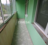 The balcony of a 3-room apartment on Študentská Street in Snina with green walls and tiles.