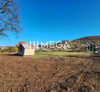 Land - living in Vinné with a country cottage and a view of the surrounding landscape.
