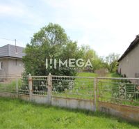 Exterior in Senné with an older fence and two houses, plots - living.
