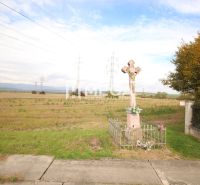 A cross by the dirt road, fields in the background in Mokrance. Land - residential.