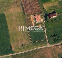 A satellite view of residential plots in the village of Víťazovce, surrounded by greenery and buildings.