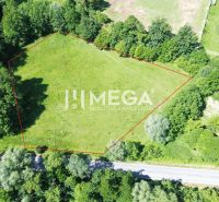 Aerial view of a residential plot in Ptičí surrounded by greenery.