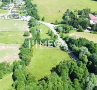 Aerial view of plots - housing in Ptičí, surrounded by greenery and a road.