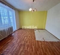 A room with a wooden floor decor and a yellow wall in a family house.