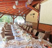 Interior of dining spaces with a set table and decorations in light shades.