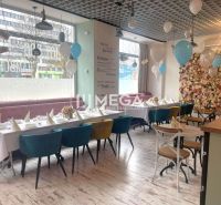 Gastro premises with a flower wall, balloons, and a floor with a wooden decor.