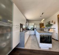A kitchen in a family house with a spacious island and modern equipment.