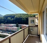 A balcony from a 3-room apartment on Štvrť SNP in Trenčianske Teplice with a view of the surroundings.