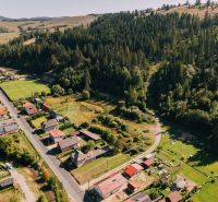 Aerial view of residential plots in Čierny Balog on Švermova Street surrounded by forests.