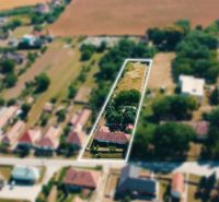 Plots - living in Čermany with a view of houses and greenery.