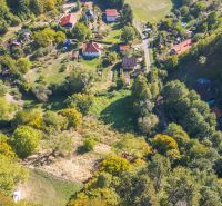 Aerial view of diverse recreational properties in Štiavnické Bane surrounded by greenery.