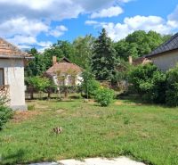 The garden of a family house in Abaújkér with a rural atmosphere and lush greenery.