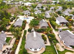 Zanzibar-house-for-sell-garden.jpg