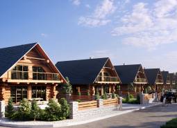The construction of houses in Nová Lesná captures a series of wooden mountain cottages with terraces.