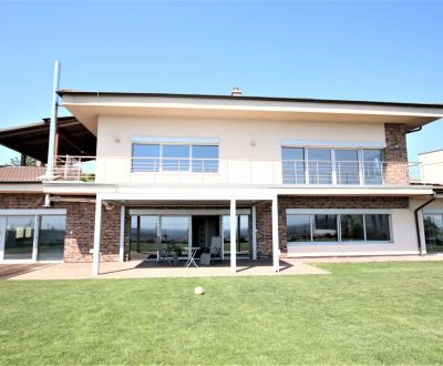 Exclusive 2-storey, 6 bdrm house with a pool in Nové Mesto for rent 