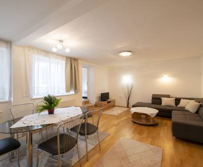 Pleasant 2bdr apt in a villa 90m2, with spacious terrace and parking