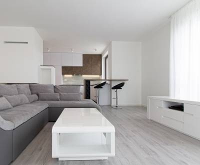  METROPOLITAN │Modern apartment with spacious terrace for rent