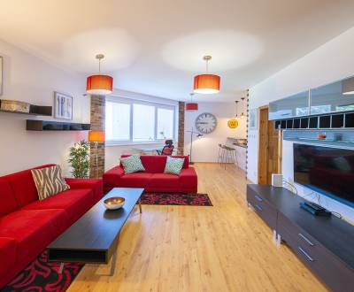 Luxury 1-bedroom modern furnished flat 67m2, loggia, parking, Ružinov