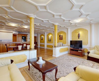 Three bedroom apartment directly next to Castle