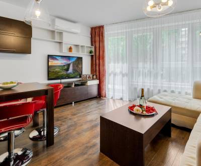 MAKE YOUR DREAM ABOUT THE LIVING IN TOP APARTMENT COME TRUE