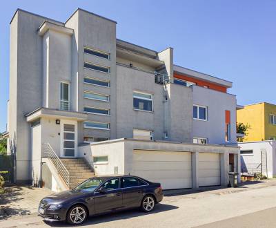  Family house with pool for rent in Bratislava